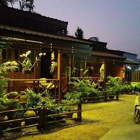 Happy Guesthouse Bungalow Sukhothai Exterior foto