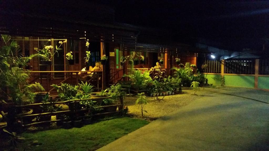 Happy Guesthouse Bungalow Sukhothai Exterior foto