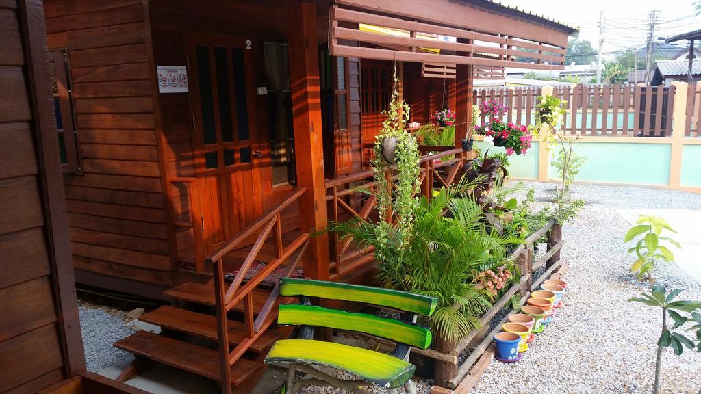 Happy Guesthouse Bungalow Sukhothai Exterior foto