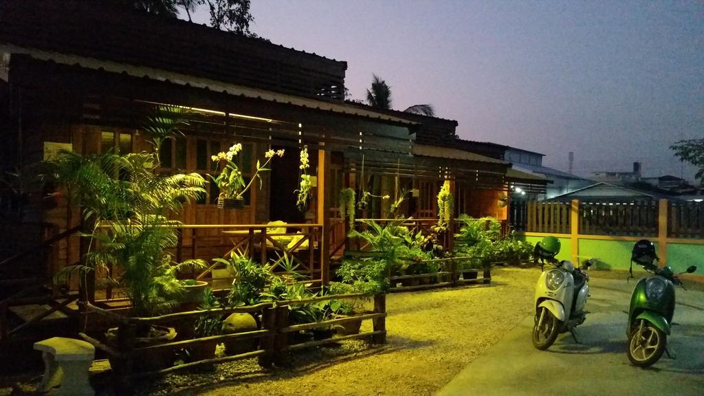 Happy Guesthouse Bungalow Sukhothai Exterior foto