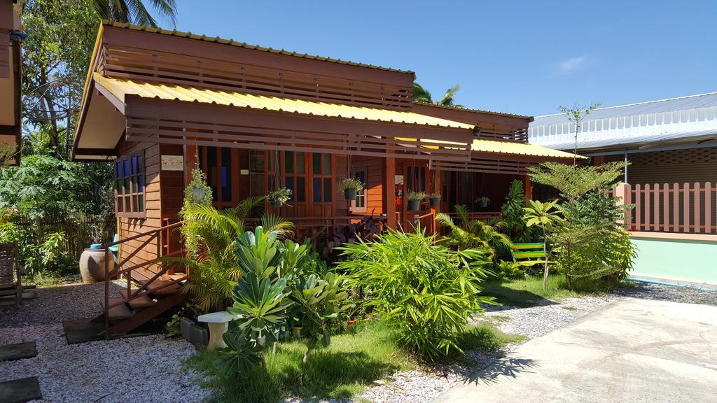 Happy Guesthouse Bungalow Sukhothai Exterior foto