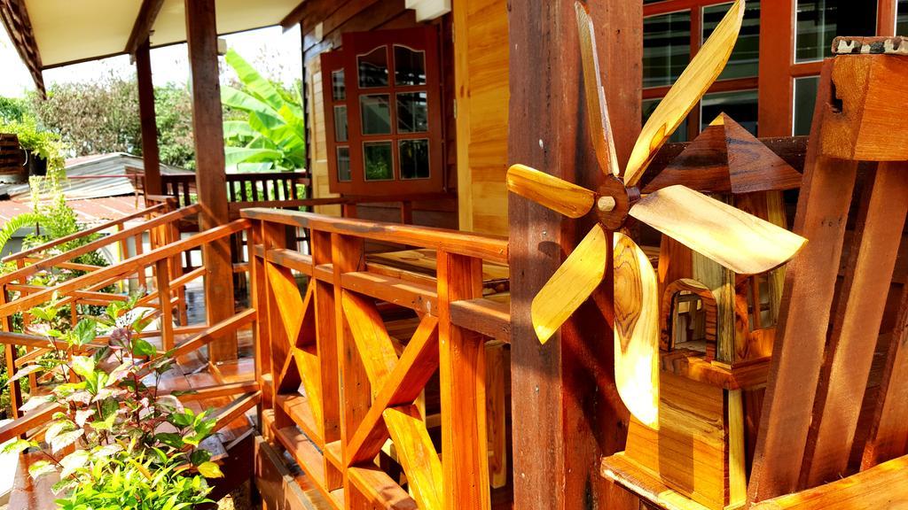 Happy Guesthouse Bungalow Sukhothai Exterior foto