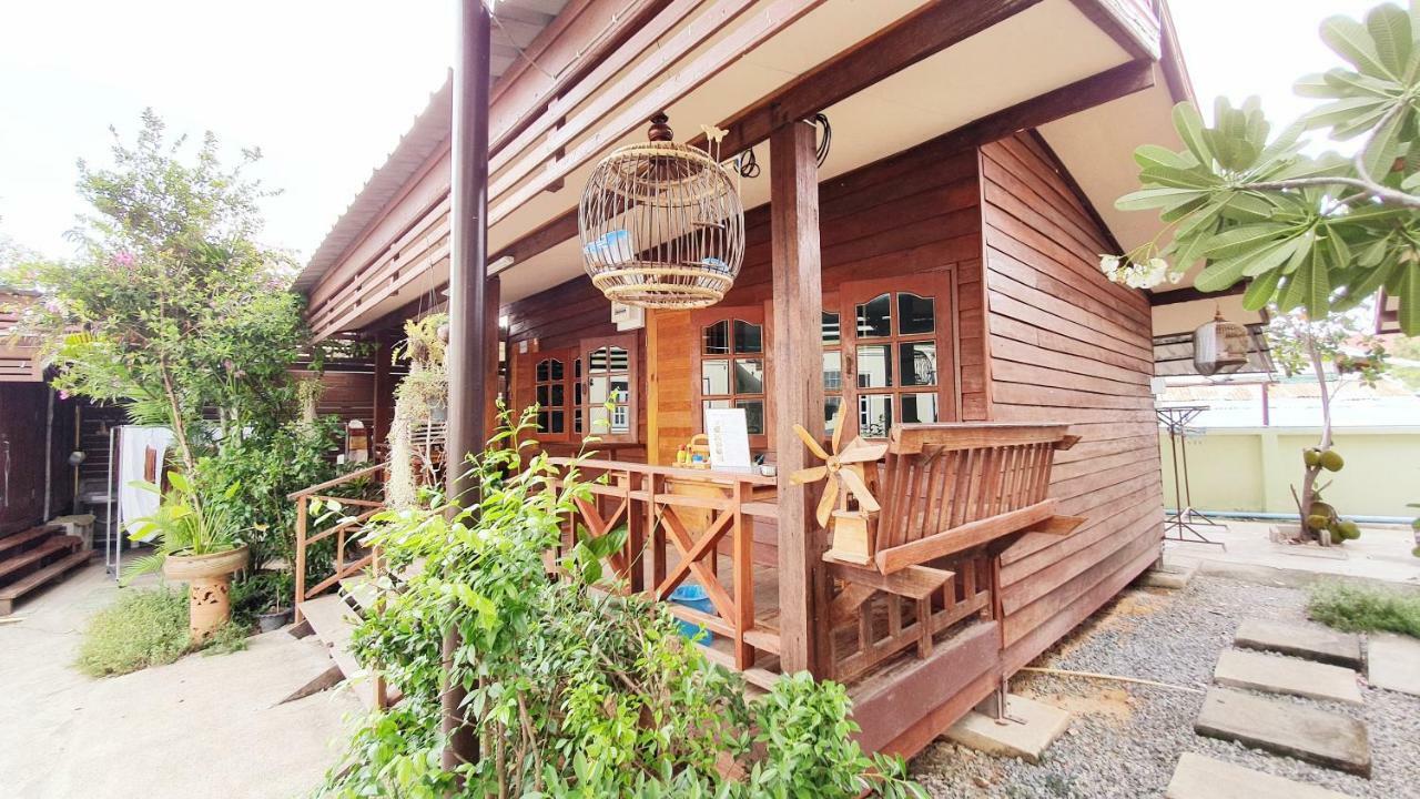 Happy Guesthouse Bungalow Sukhothai Exterior foto