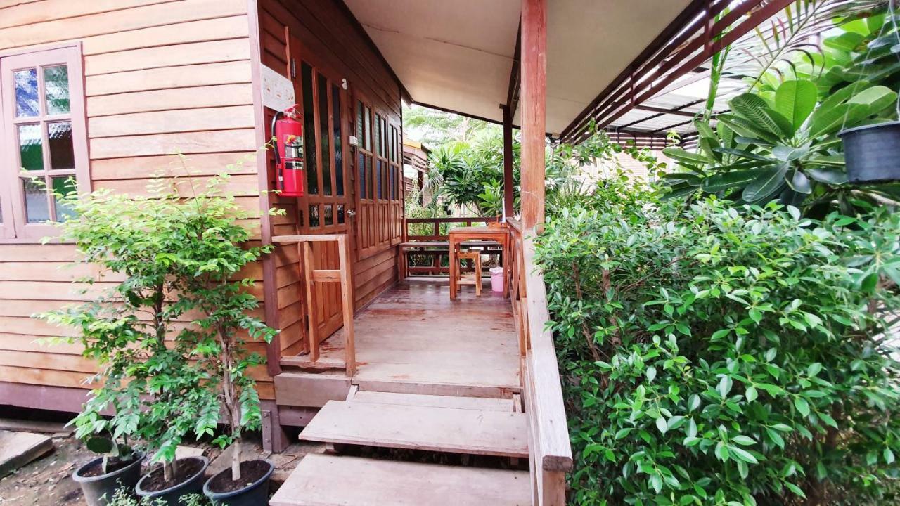 Happy Guesthouse Bungalow Sukhothai Exterior foto